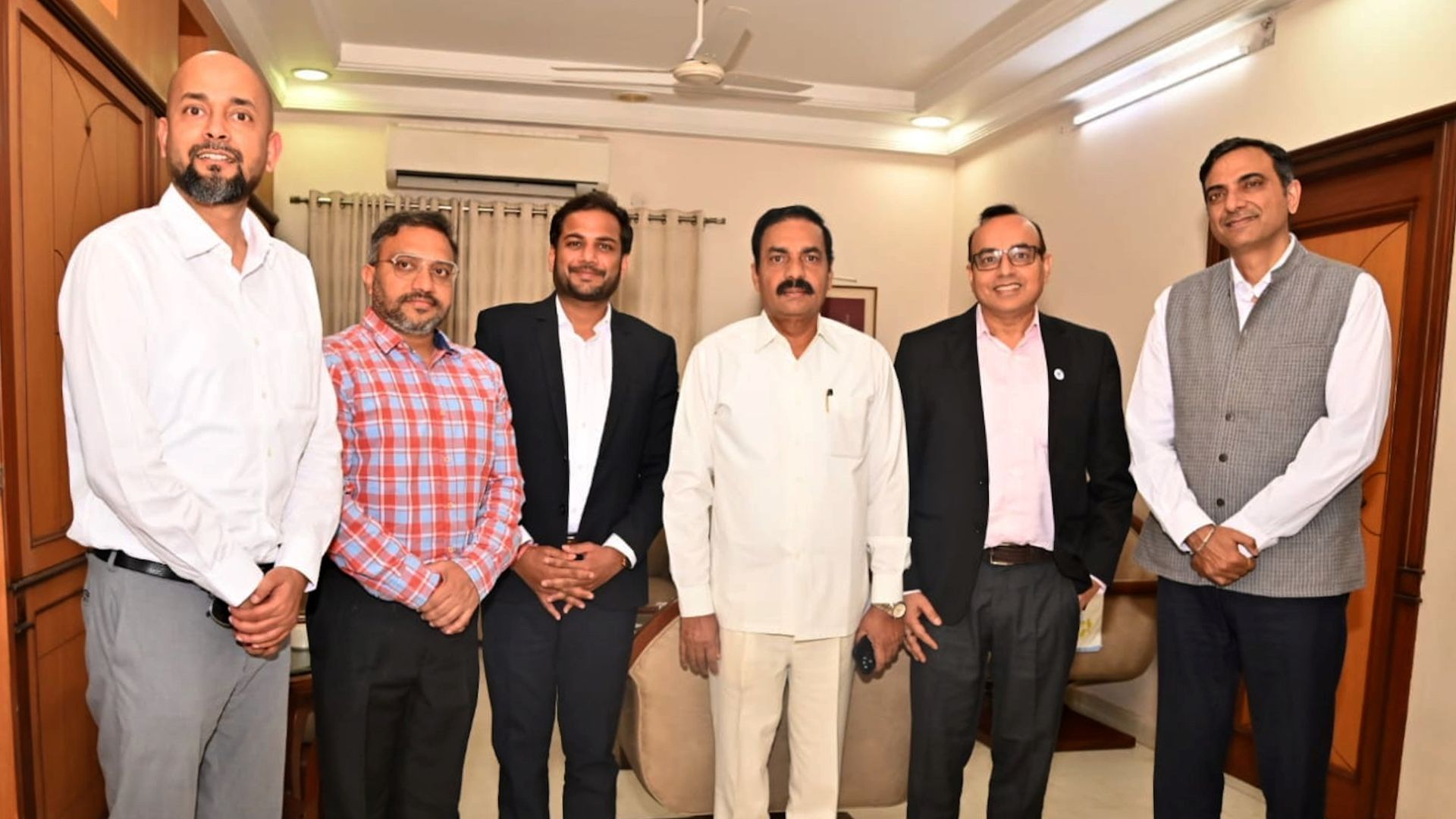 A group photo of representatives from HUL along with Andhra Pradesh Minister Shri. Kakani Govardhana Reddy 