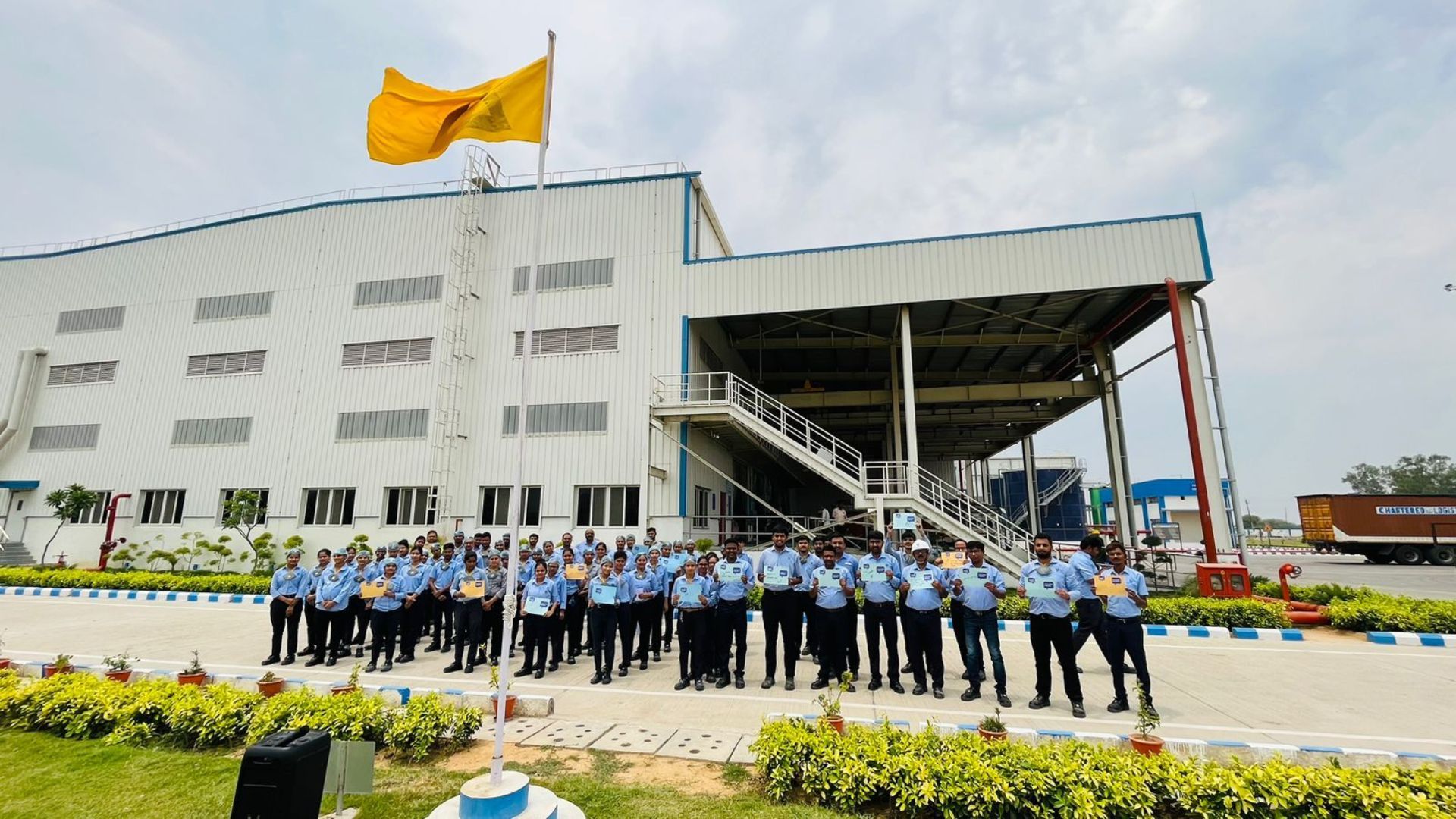 A group of HUL employees at one of the Companies factory sites pledging for safety. 