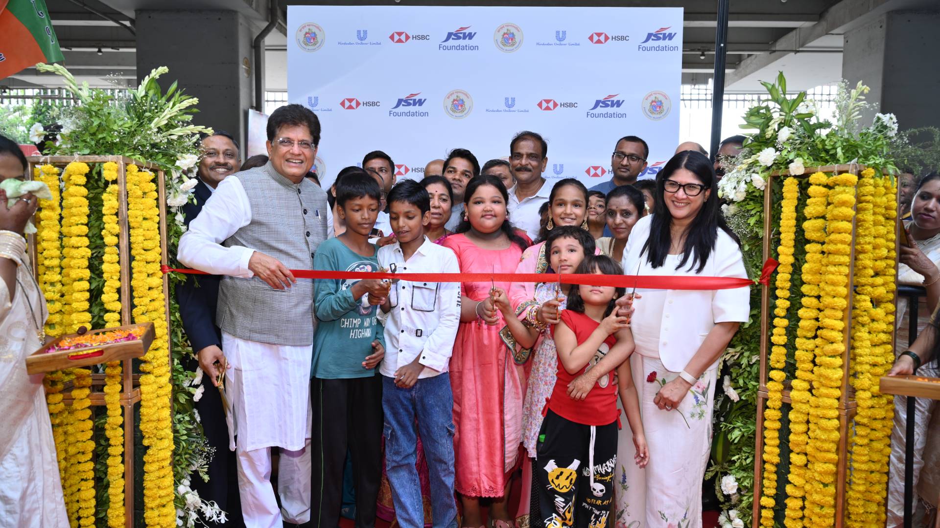 HUL in partnership with BMC, HSBC India and JSW Foundation open 25th Suvidha Centre.  Centre inaugurated by Hon'ble Minister of Commerce and Industry Piyush Goyal.