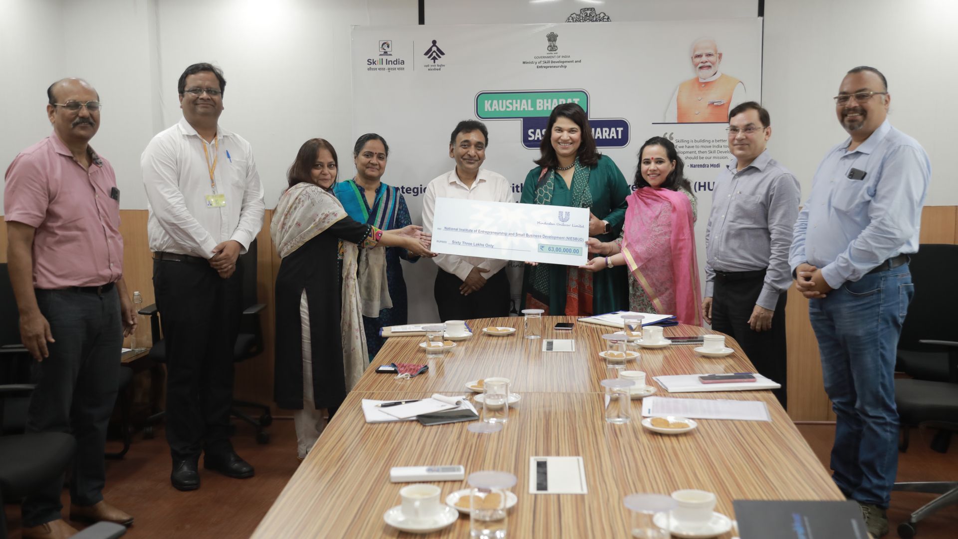 HUL HR Executive Director Anuradha Razdan along with members from NIESBUD